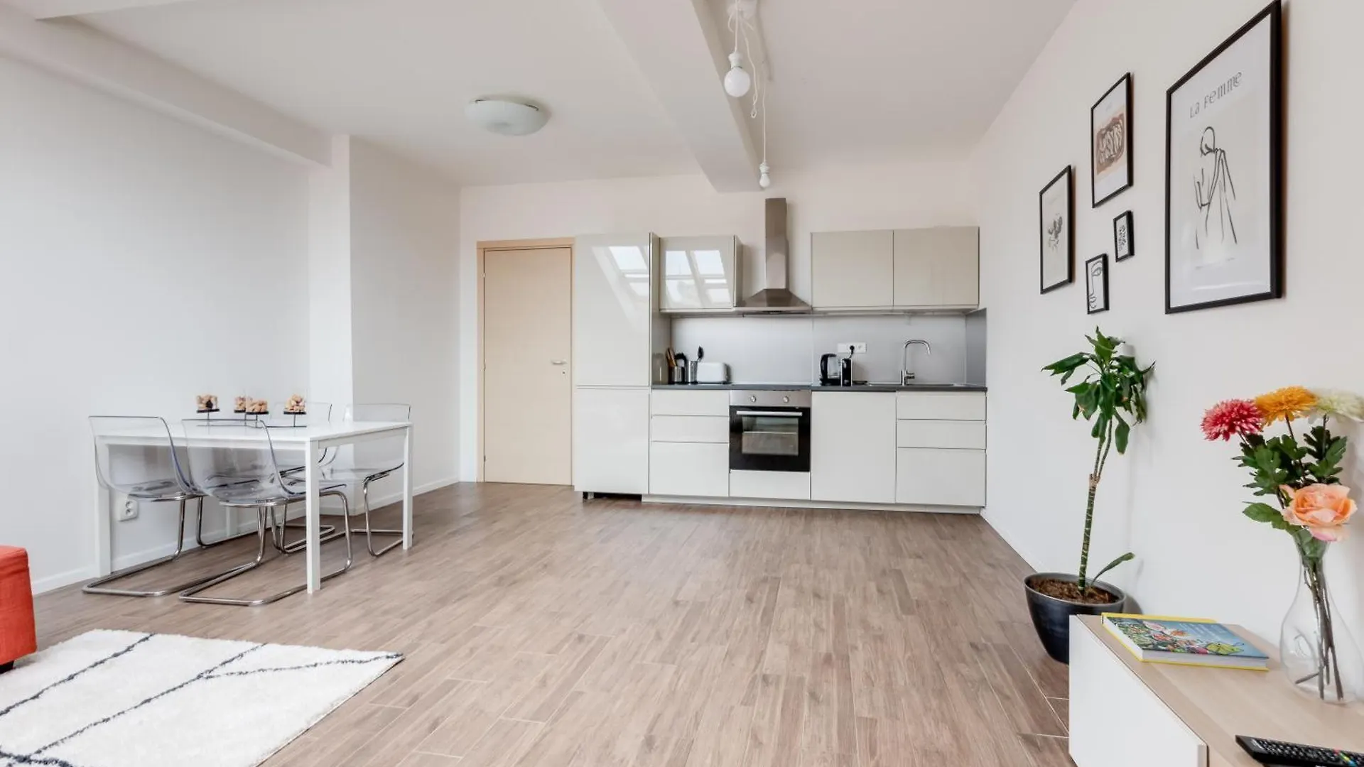 Central Cool Apt With Terrace - Leg11 Прага 0*,