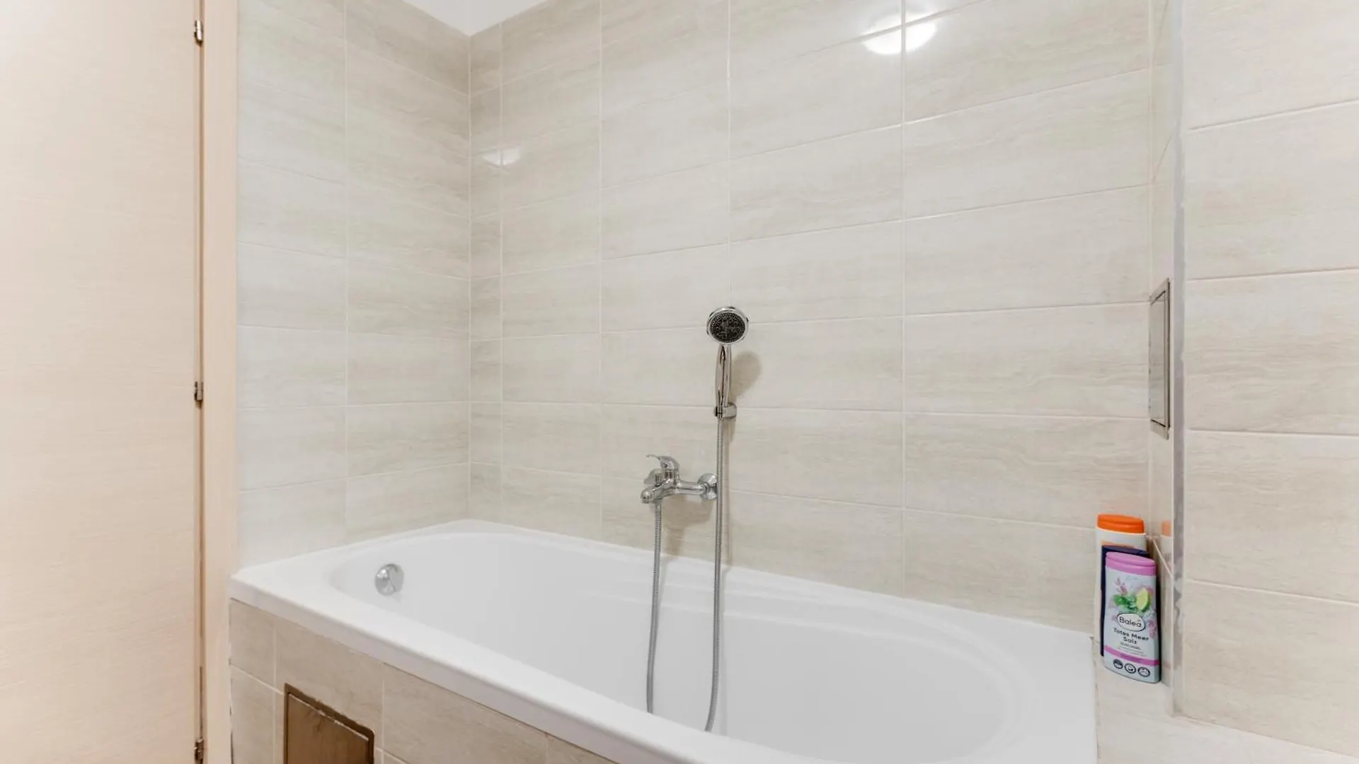 Central Cool Apt With Terrace - Leg11 Прага Апартаменты