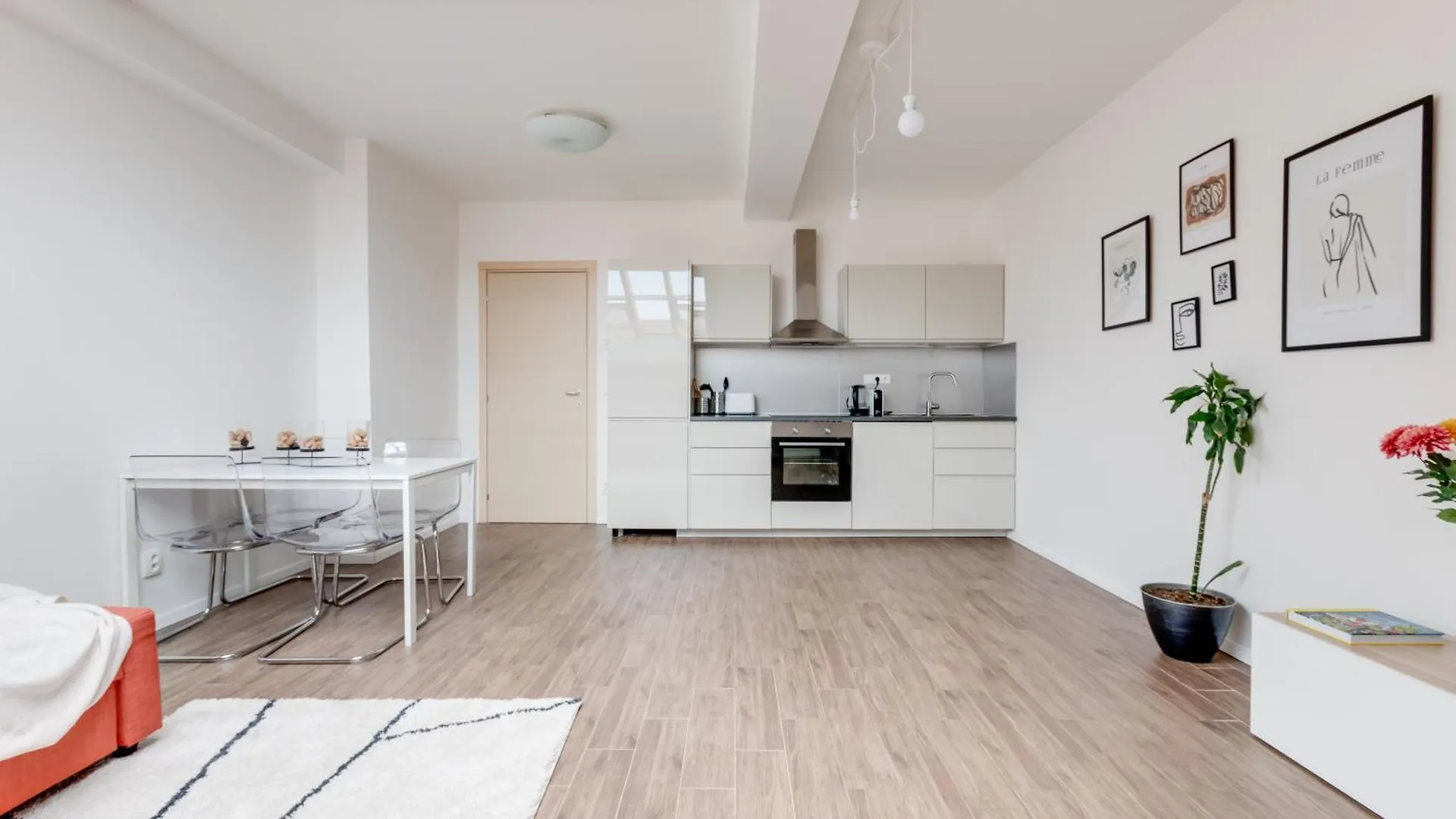 Central Cool Apt With Terrace - Leg11 Praga Appartamento