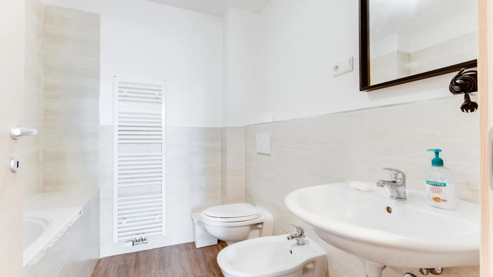 Central Cool Apt With Terrace - Leg11 Praga Appartamento